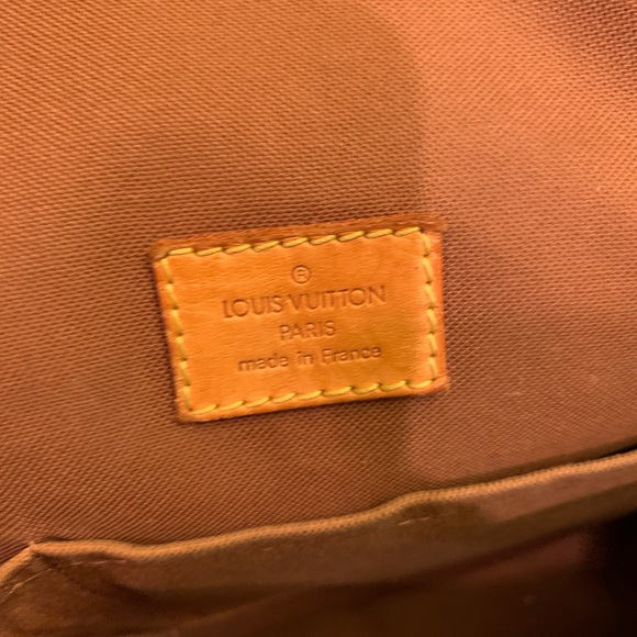 Authentic Louis Vuitton Brown Monogram Messenger Bag - Picture 5 of 16